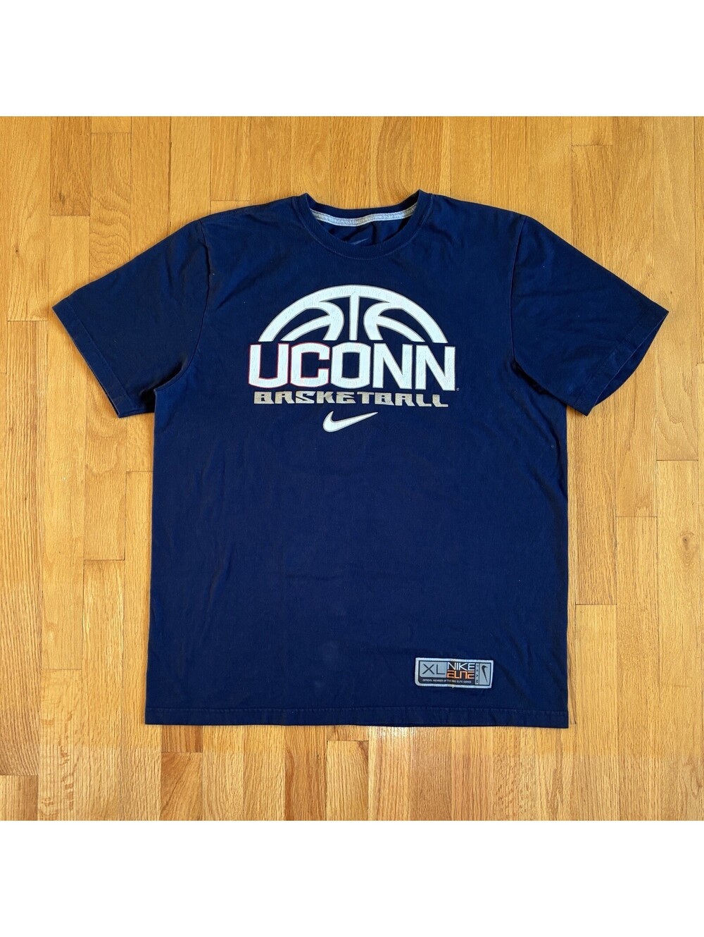 Nike Elite UConn HuskiesBasketball Graphic T-Shirt NavyMen's XL NCAA Sports